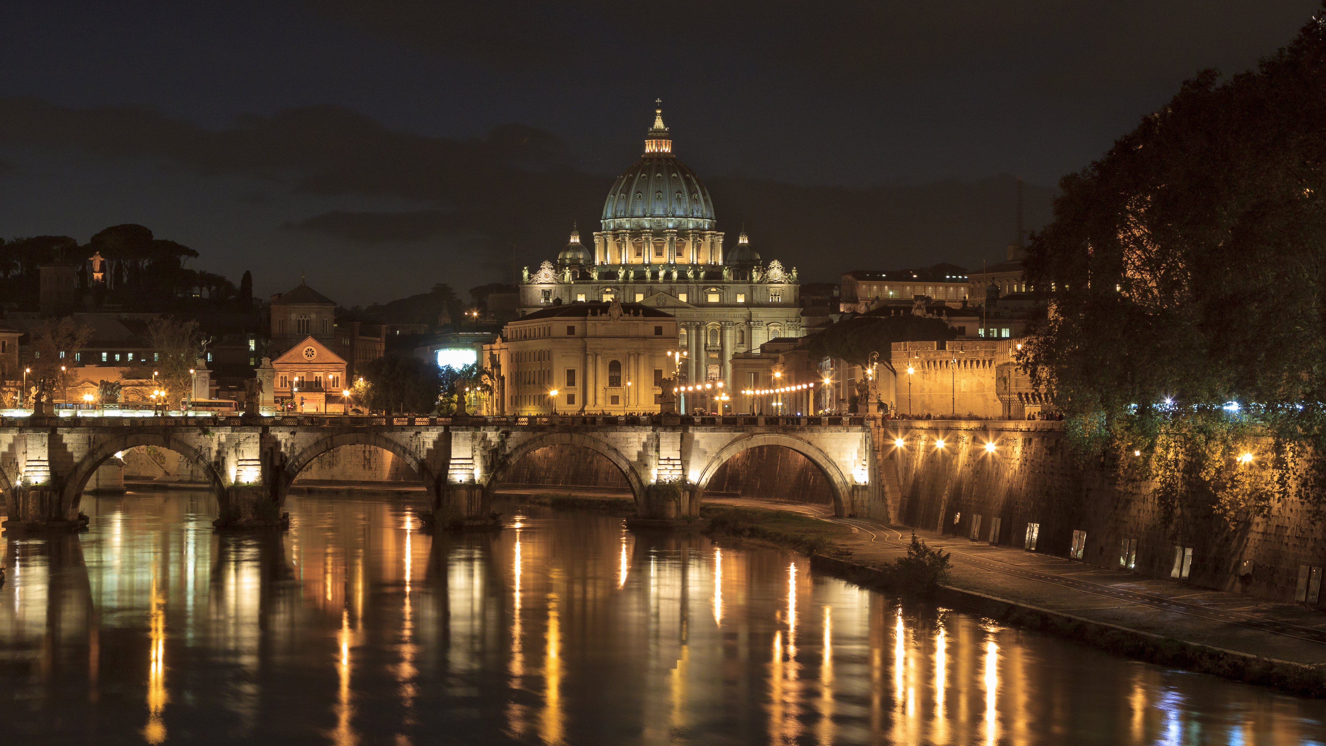 Ночной Ватикан. Night Vatican. Амосу АТИКАНУ.